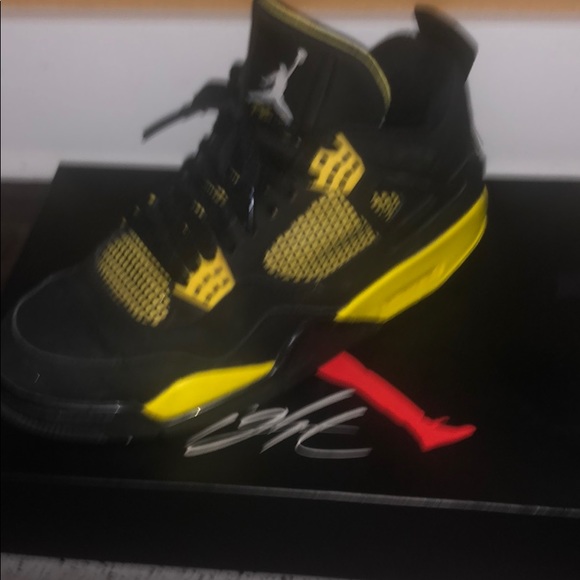 THUNDER 4s - Picture 2 of 6